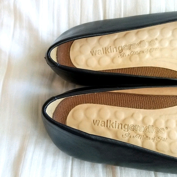 Simple Black Flats - Picture 4 of 4